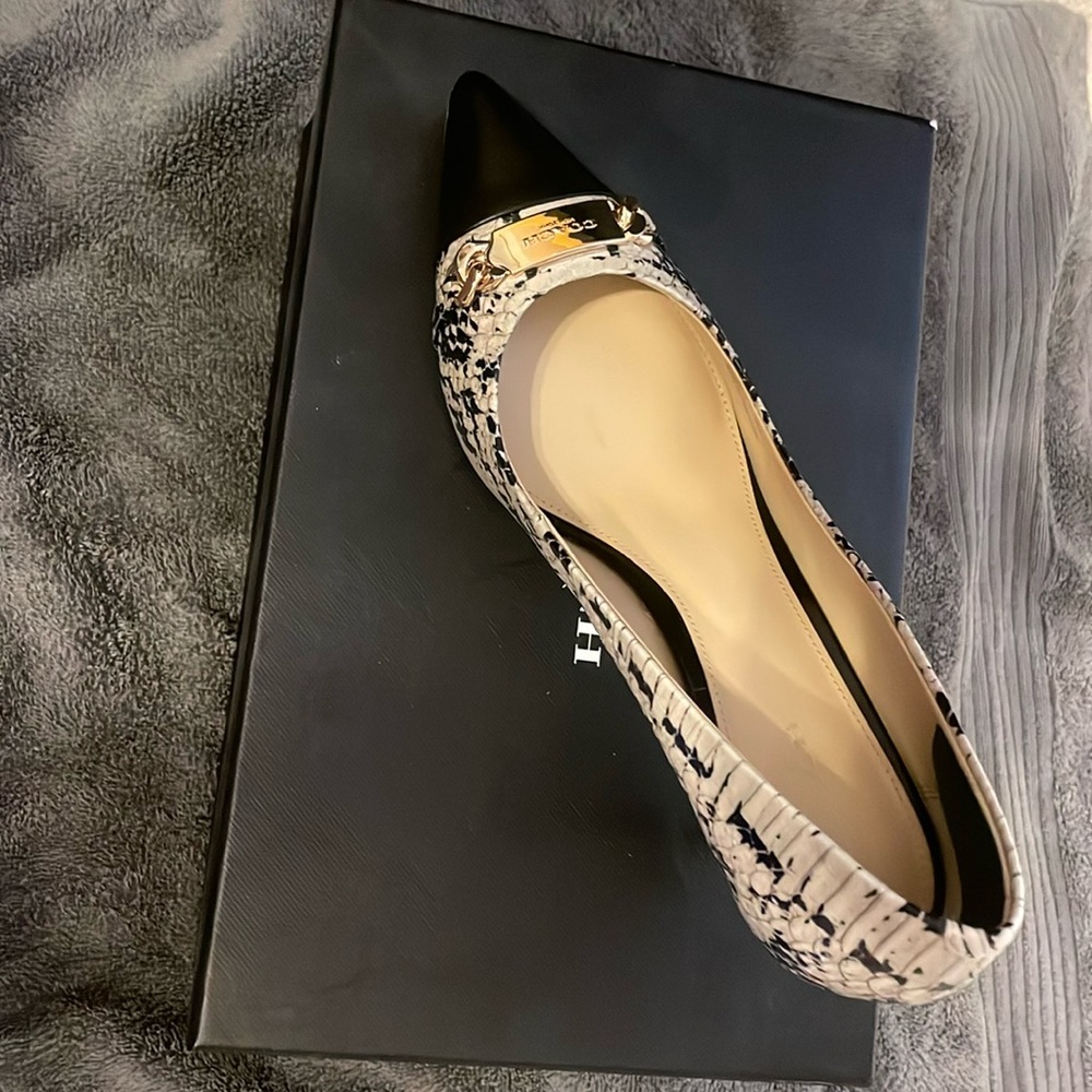 Use 2 Times Small Lock On The Heel. - image 1